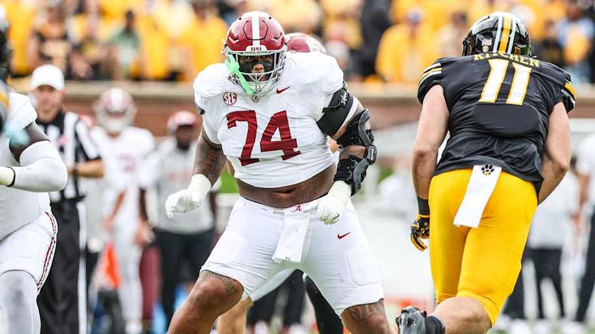  The Dolphins selected Alabama offensive lineman Kadyn Proctor with the No. 12 pick in the draft. | Reese Strickland-Imagn Images 