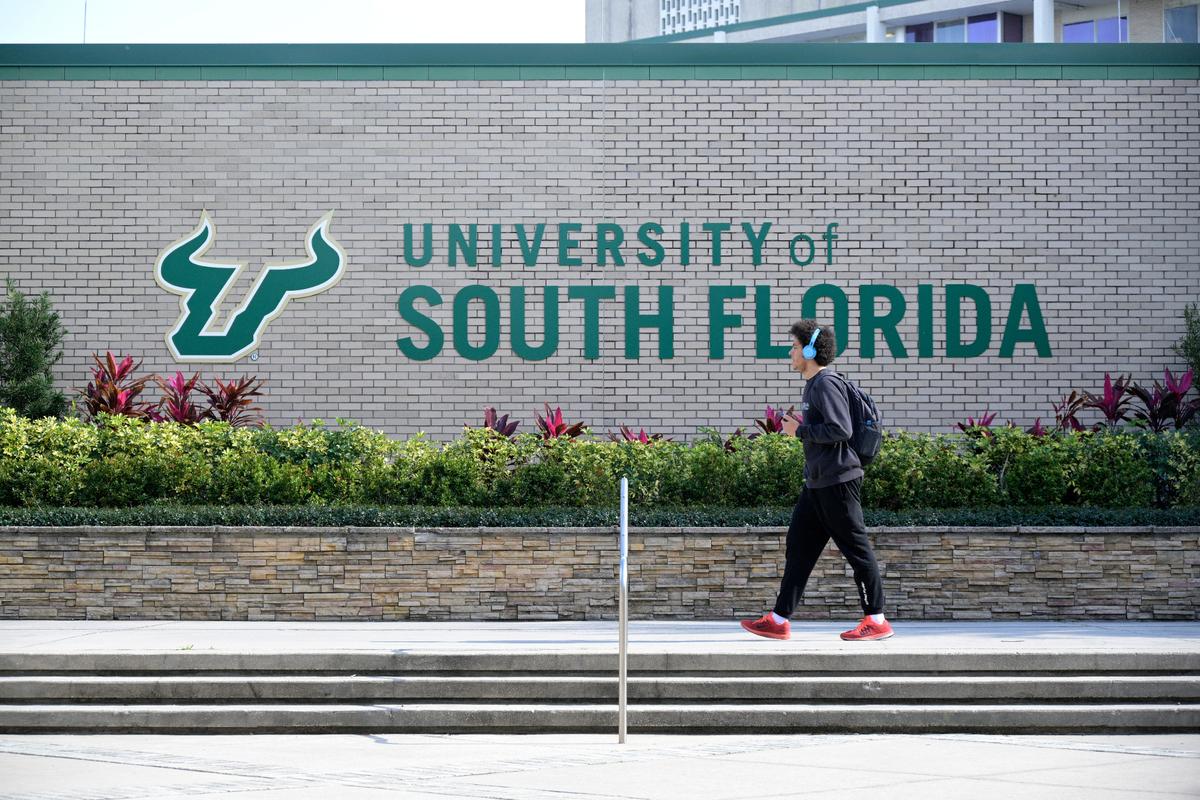 Students walk on the University of South Florida campus in 2022, in Tampa. On March 13, 2025, the U.S. Department of Education’s Office of Civil Rights said it was investigating USF over a race-based graduate scholarship also offered at eight other Florida universities.(Phelan M. Ebenhack for the Orlando Sentinel)