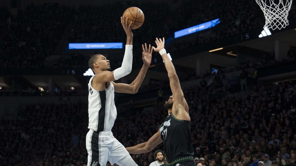 Victor Wembanyama, Spurs start fast, hold off Wolves in Game 3 