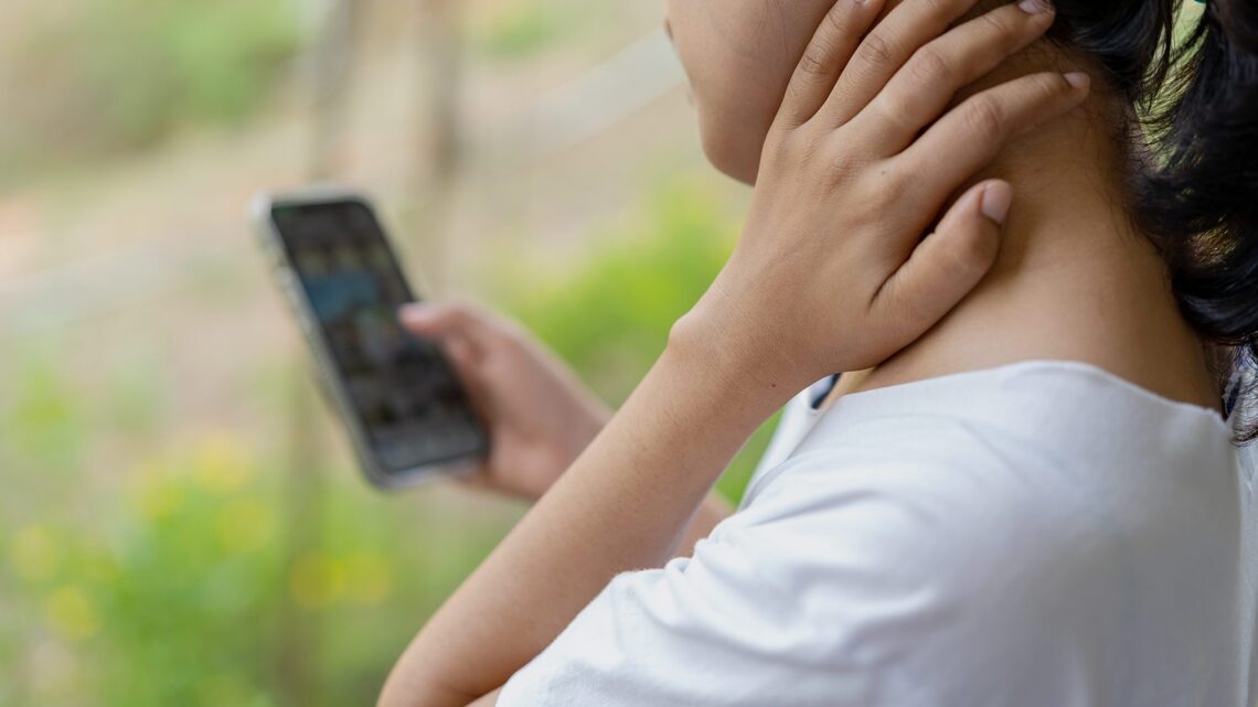 Your Phone Is Putting Almost 50 Pounds of Pressure on Your Neck and Most People Have No Idea It Happens