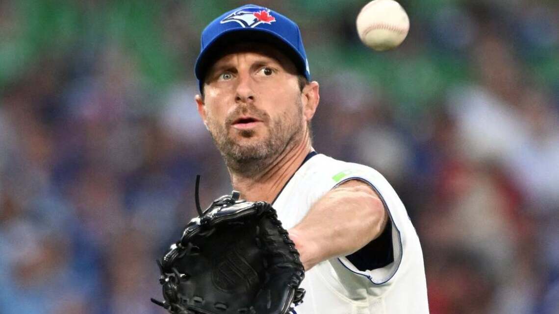 Ascending Blue Jays battle Royals, focus on better wild-card positioning