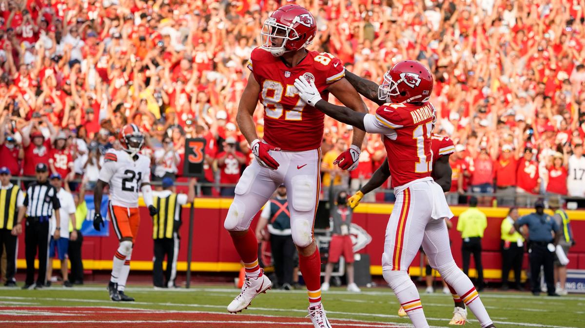 Kansas City Chiefs’ Travis Kelce, left is congratulated by Mecole Hardman (17) after scoring during the second half of an NFL football game against the Cleveland Browns Sunday, Sept. 12, 2021, in Kansas City, Mo. (AP Photo/Ed Zurga)