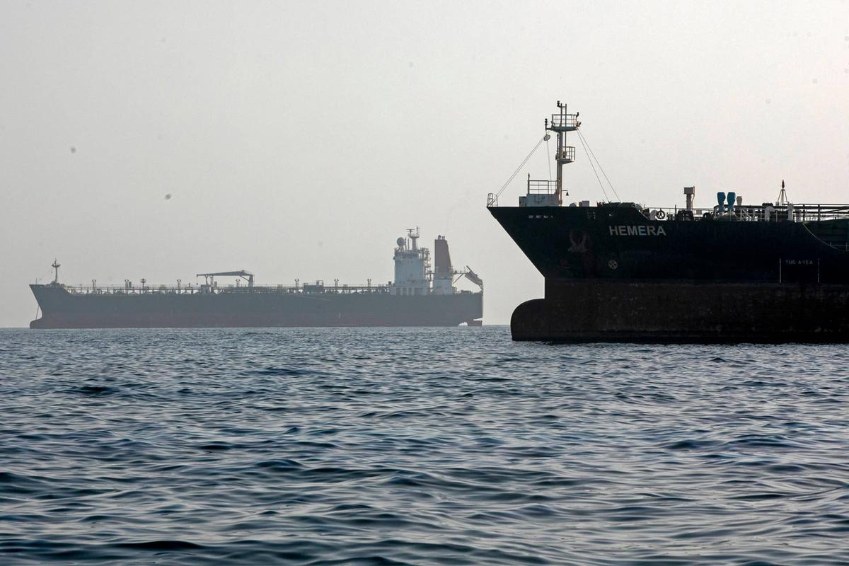  Ships at anchor near the Strait of Hormuz Photo by Majid Saeedi / Getty Images)