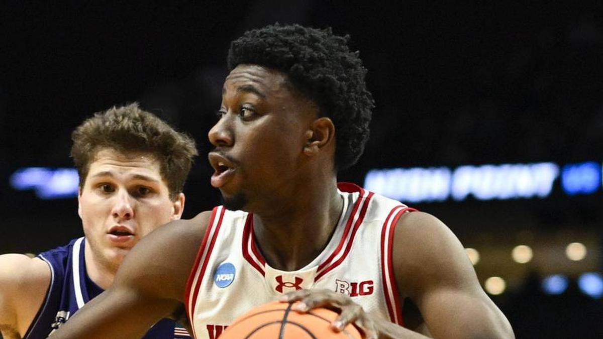  Mar 19, 2026; Portland, OR, USA; Wisconsin Badgers guard John Blackwell (25) drives to the basket against High Point Panthers guard Chase Johnston (99) during the second half of a first round game of the men's 2026 NCAA Tournament at Moda Center. Mandatory Credit: Troy Wayrynen-Imagn ImagesjjJ | Troy Wayrynen-Imagn Images 
