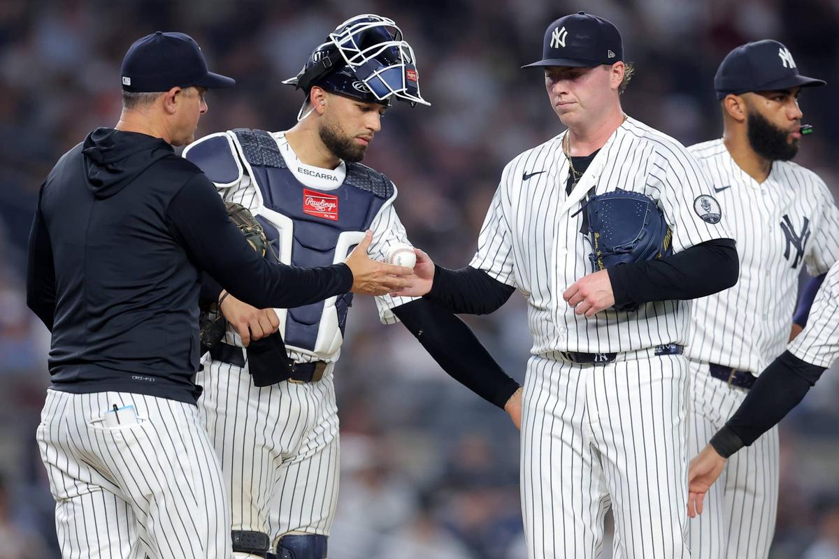  New York Yankees starting pitcher Ryan Weathers (40) © Brad Penner-Imagn Images