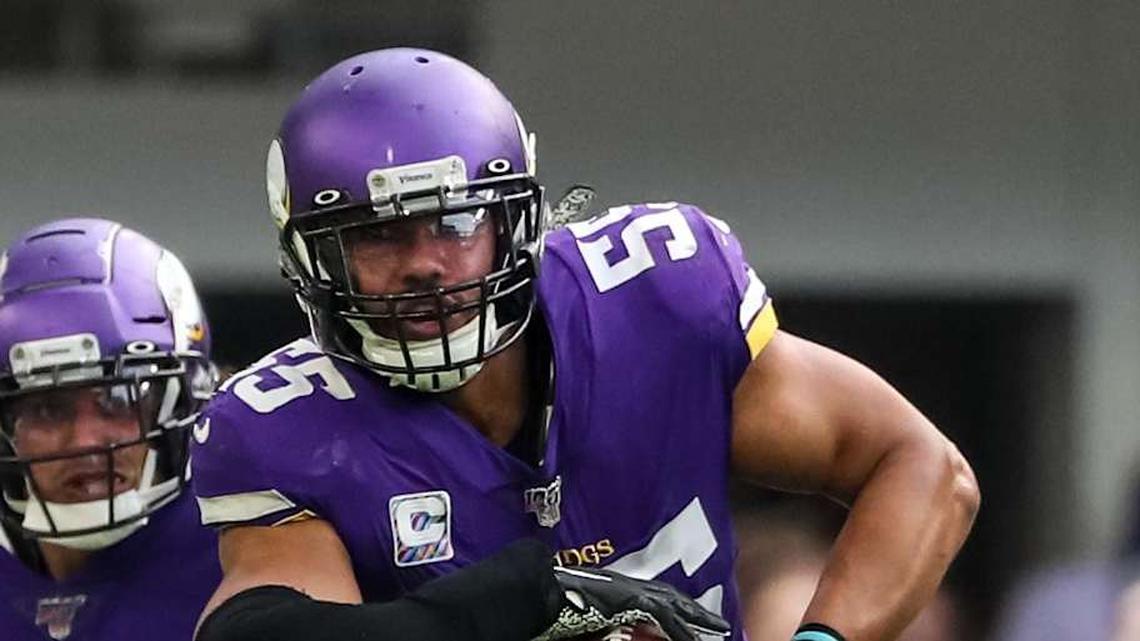  Oct 13, 2019; Minneapolis, MN, USA; Minnesota Vikings linebacker Anthony Barr (55) recovers a fumble during the fourth quarter against the Philadelphia Eagles at U.S. Bank Stadium. Mandatory Credit: Brace Hemmelgarn-Imagn Images | Brace Hemmelgarn-Imagn Images 