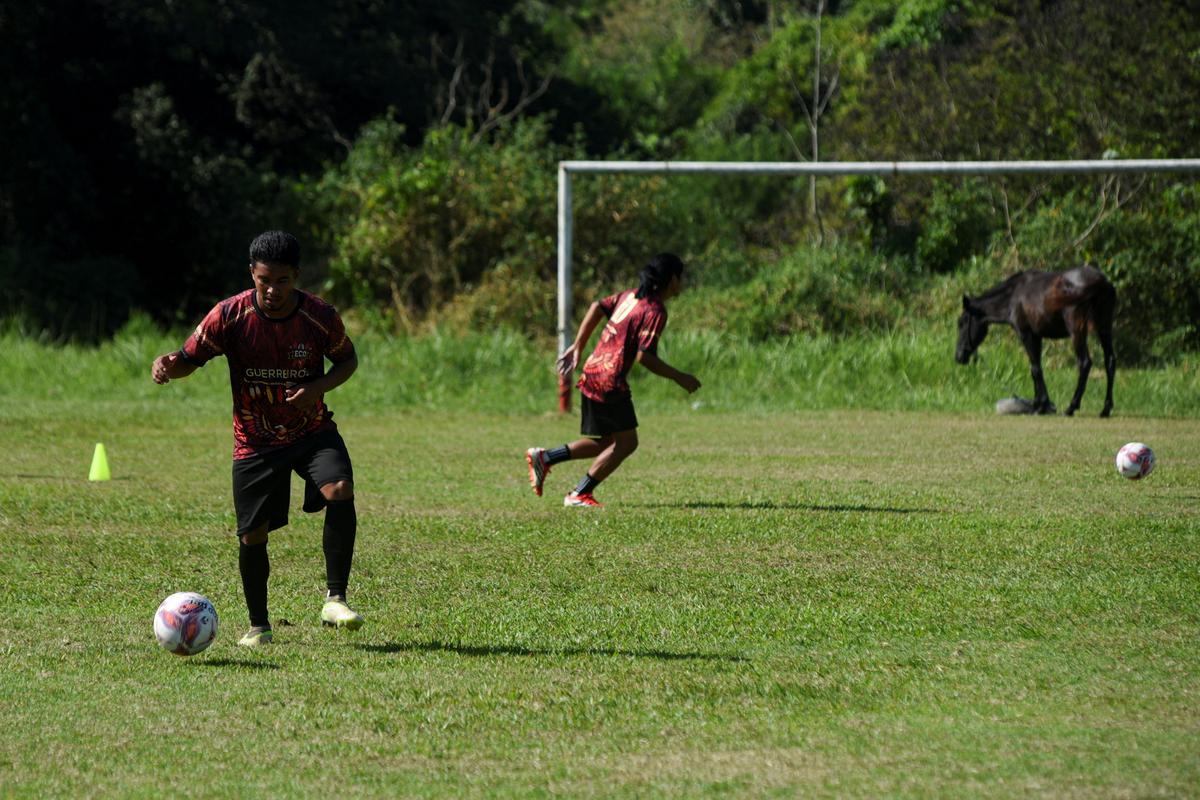 Players from Esporte Clube Originarios, a team composed entirely of Indigenous athletes, train ahead of a session in preparation for the Campeonato Carioca de Futebol - Serie C, in Marica, Rio de Janeiro, Brazil, April 30, 2026. REUTERS/Tita Barros