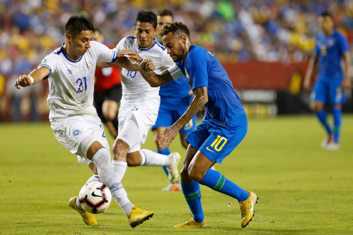  Brazil forward Neymar (10) dribbles the ball as El Salvador defender Bryan Tamacas (21). Geoff Burke-USA TODAY Sports