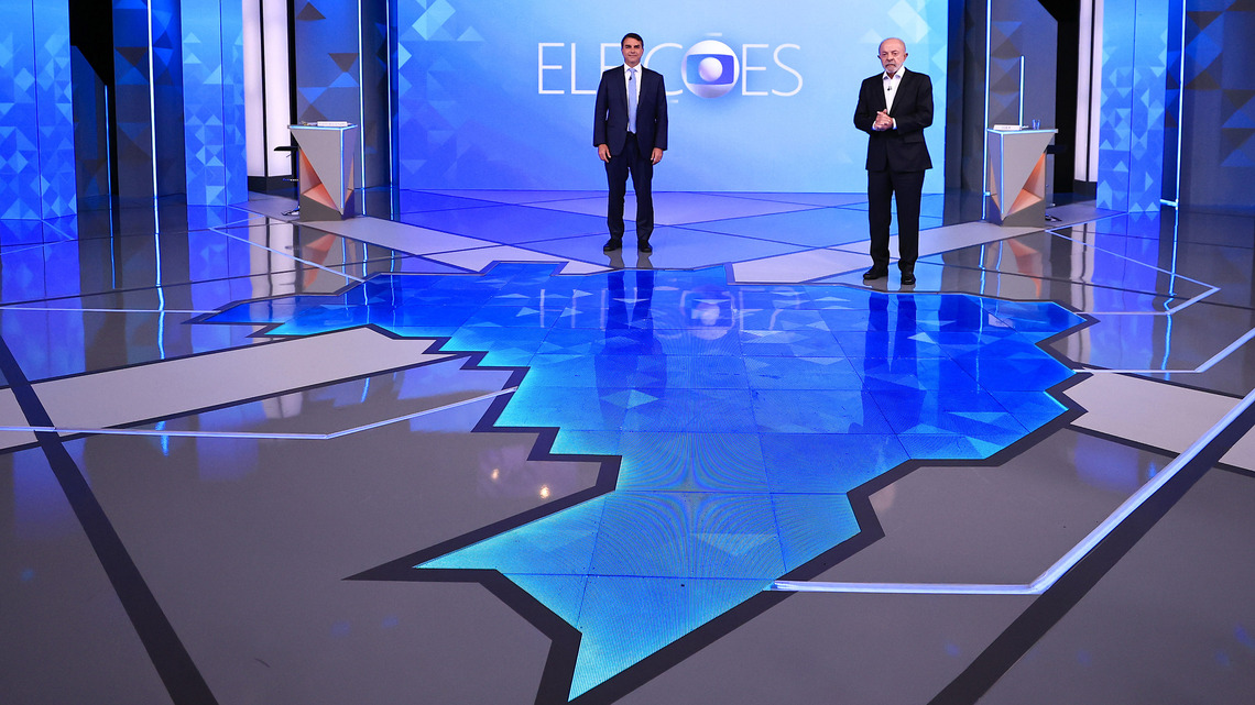 Bolsonaro and Lula in dead heat a day before runoff, poll shows 