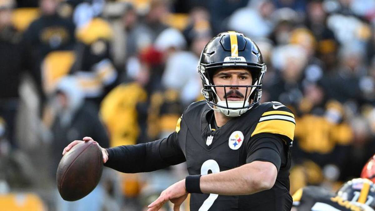  Nov 16, 2025; Pittsburgh, Pennsylvania, USA; Pittsburgh Steelers quarterback Mason Rudolph (2) throws a pass during the second half against the Cincinnati Bengals at Acrisure Stadium. Mandatory Credit: Barry Reeger-Imagn Images | Barry Reeger-Imagn Images 