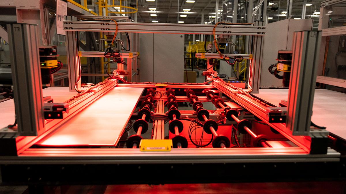 An assembly line moves solar panels through manufacturing at First Solar in Perrysburg, Ohio July 8, 2022. REUTERS/Megan Jelinger