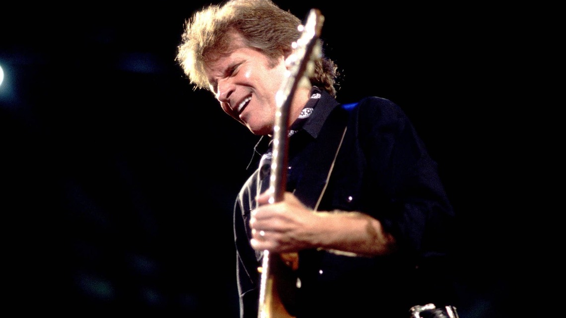 Rock and Roll Icon Reacts To Video of Crowd Singing His 1971 Hit Over 50 Years Later 