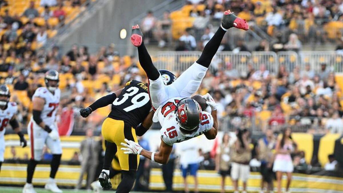  Aug 16, 2025; Pittsburgh, Pennsylvania, USA; Tampa Bay Buccaneers wide receiver Jalen McMillan (15) makes a catch against Pittsburgh Steelers cornerback Daryl Porter Jr. (39) during the first quarter at Acrisure Stadium. Mandatory Credit: Barry Reeger-Imagn Images | Barry Reeger-Imagn Images 