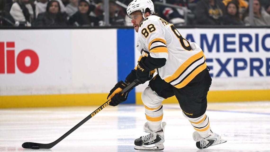 Bruins chase sixth straight win against Stars 
