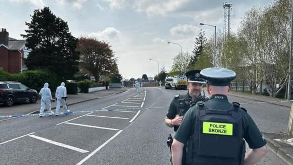 New IRA linked to car bomb outside police station in Northern Ireland 
