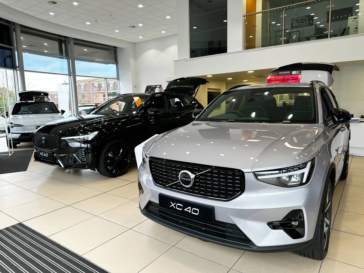  Volvo weighs bringing an electric sedan and wagon back to U.S. showrooms by 2028. 