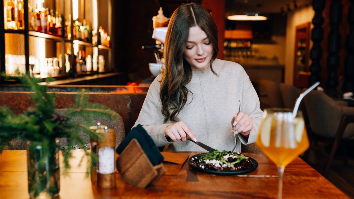 Americans are eating out less, but LongHorn Steakhouse is surging 