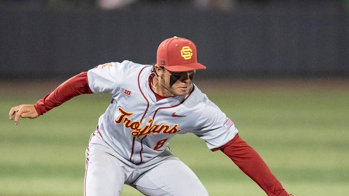 USC's Kevin Takeuchi, left, picks off Oregon utility Jack Brooks at second as the Oregon Ducks host the USC Trojans on May 14, 2026, in Eugene, Oregon. | Ben Lonergan/The Register-Guard / USA TODAY NETWORK via Imagn Images 
