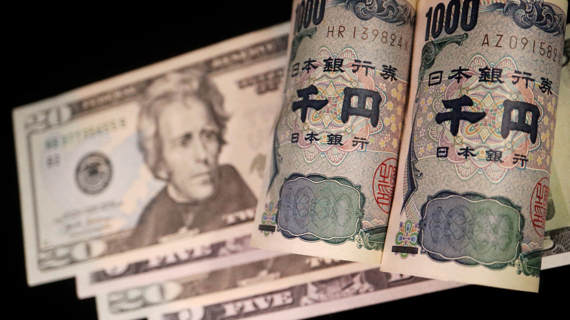 Yen squeezed as hawkish turn grips central banks 
