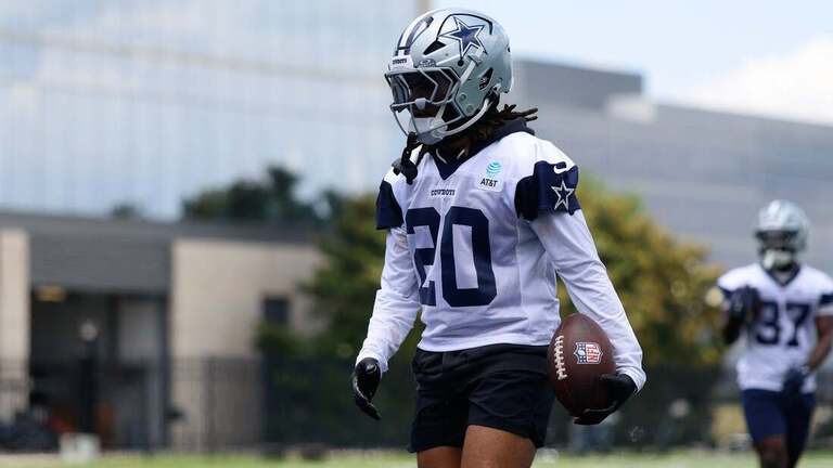Report: Cowboys RB Malik Davis to have hip surgery 