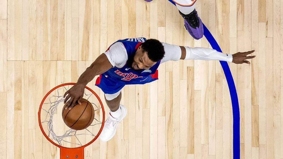  Apr 10, 2025; Detroit, Michigan, USA; Detroit Pistons guard Malik Beasley (5) slam dunks the ball in front of New York Knicks center Karl-Anthony Towns (32) during the second half at Little Caesars Arena. Mandatory Credit: David Reginek-Imagn Images | David Reginek-Imagn Images 