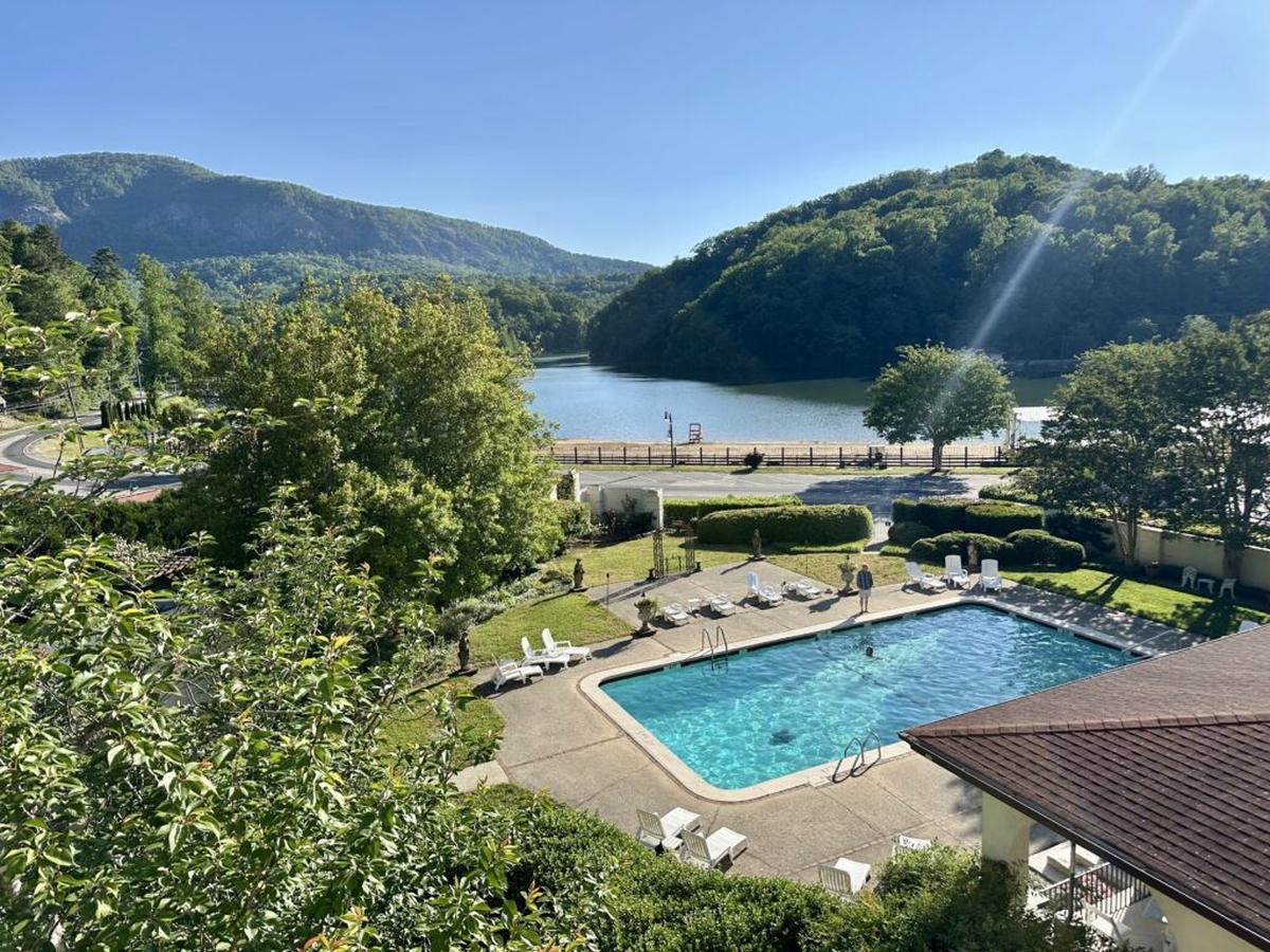  Pool or lake? The choice is yours at the Lake Lure Inn and Spa. Photo credit: Cathy Bennett Kopf 