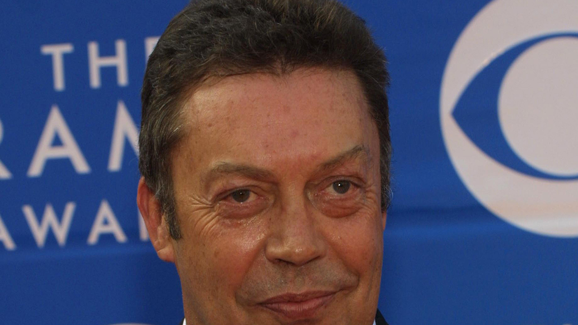 Column: Tim Curry's British charm and Cheshire grin were made for comedy. These 7 TV roles show why 
