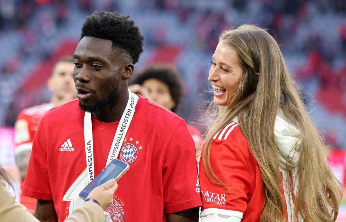  Alphonso Davies with his girlfriend Jordyn Pamela Huitema celebrate after their side finished the season as Bundesliga champions at Allianz Arena on May 08, 2022 in Munich, Germany. (Photo by Stefan Matzke - sampics/Corbis via Getty Images)