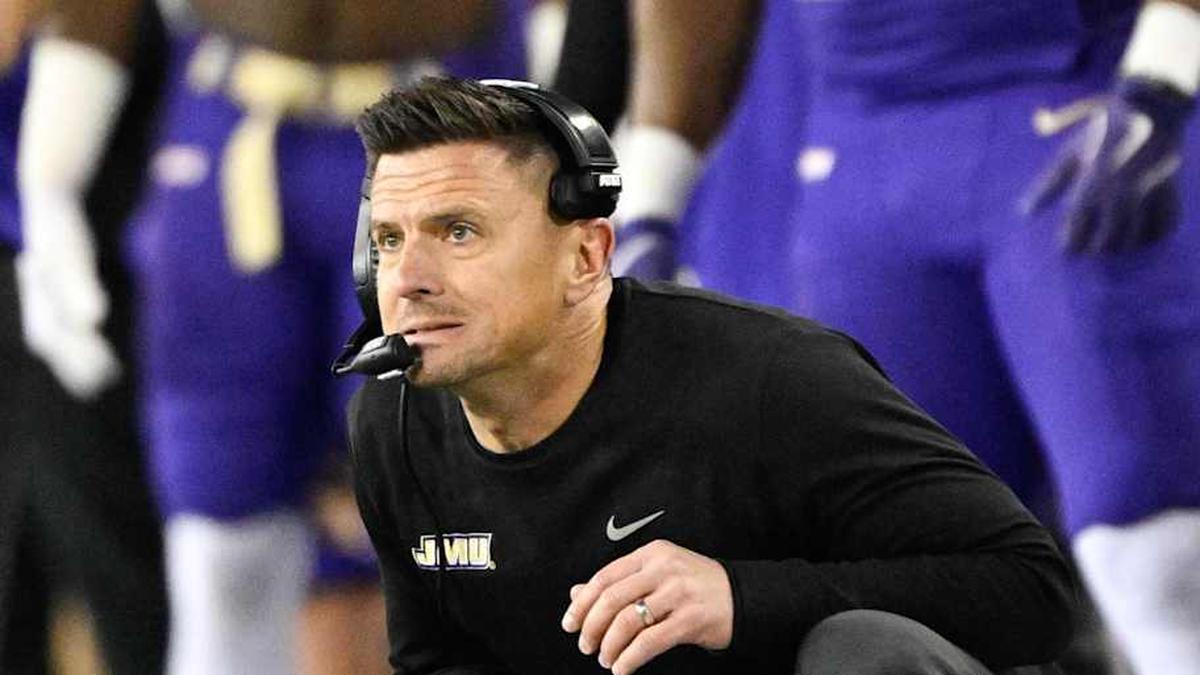  Dec 20, 2025; Eugene, OR, USA; James Madison Dukes head coach Bob Chesney looks on during the first quarter against the Oregon Ducks at Autzen Stadium. Mandatory Credit: Troy Wayrynen-Imagn Images | Troy Wayrynen-Imagn Images 