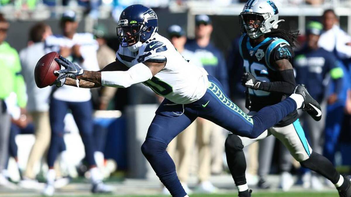  Dec 15, 2019; Charlotte, NC, USA; Seattle Seahawks wide receiver Josh Gordon (10) catches a pass against Carolina Panthers cornerback Donte Jackson (26) during the second quarter at Bank of America Stadium. Mandatory Credit: Jeremy Brevard-Imagn Images | Jeremy Brevard-Imagn Images 