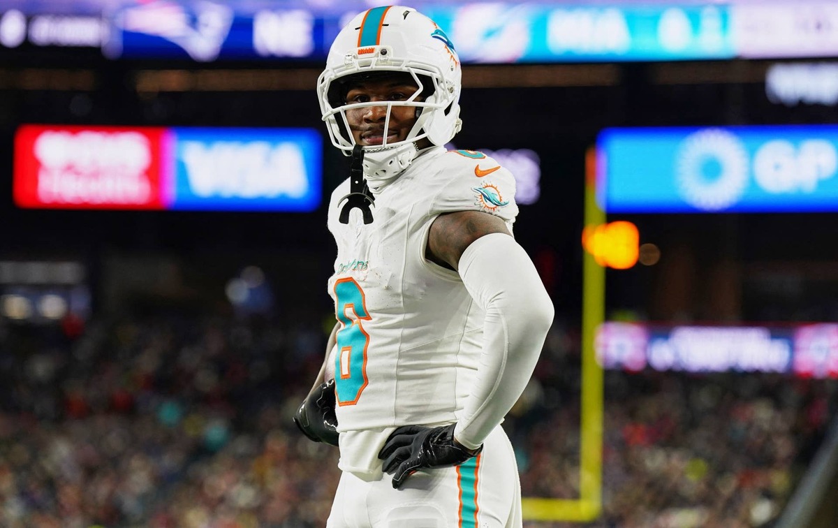  Jan 4, 2026; Foxborough, Massachusetts, USA; Miami Dolphins wide receiver Malik Washington (6) reacts after catching a two-yard pass for a touchdown thrown by quarterback Quinn Ewers (not pictured) against the New England Patriots during the second quarter at Gillette Stadium. Mandatory Credit: David Butler II-Imagn Images