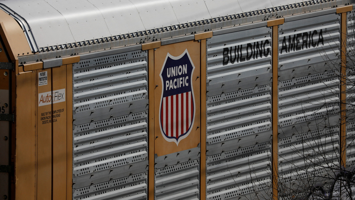 US railroads pull ahead as high fuel costs hit truckers harder ...
