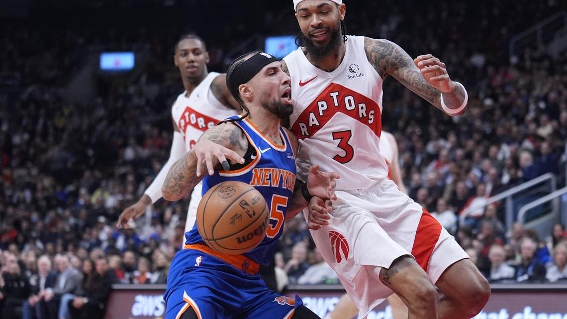 Knicks close out Raptors late to extend series win streak to 12 