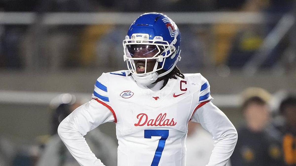  Nov 29, 2025; Berkeley, California, USA; Southern Methodist Mustangs quarterback Kevin Jennings (7) during the fourth quarter against the California Golden Bears at California Memorial Stadium. Mandatory Credit: Darren Yamashita-Imagn Images | Darren Yamashita-Imagn Images 