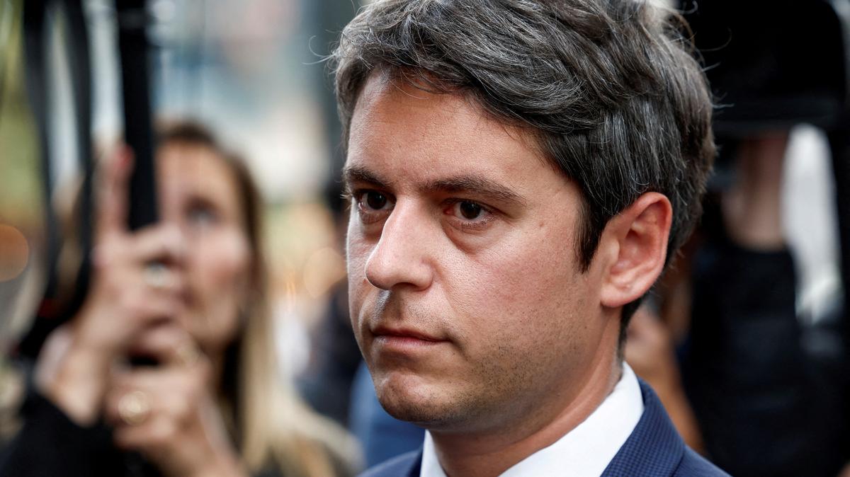 FILE PHOTO: French Prime Minister Gabriel Attal campaigns before the second round of the early French parliamentary elections, in Paris, France, July 5, 2024. REUTERS/Benoit Tessier/File Photo