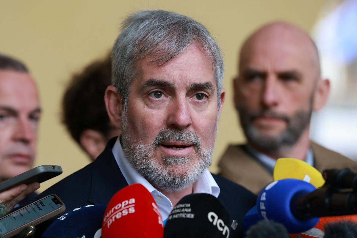 President of the Canary Islands, Fernando Clavijo, speaks to the members of the media about the deadly hantavirus outbreak on board of the luxury cruise ship, MV Hondius, which is set to dock at the Canary Island of Tenerife, outside the European Commission headquarters at the Berlaymont building in Brussels, Belgium, May 6, 2026.  REUTERS/Yves Herman