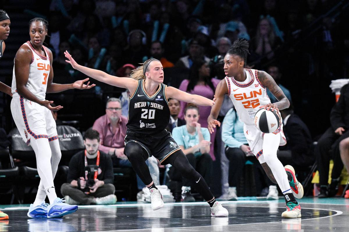  Connecticut Sun guard Saniya Rivers tries to get past New York Liberty guard Sabrina Ionescu. John Jones-Imagn Images