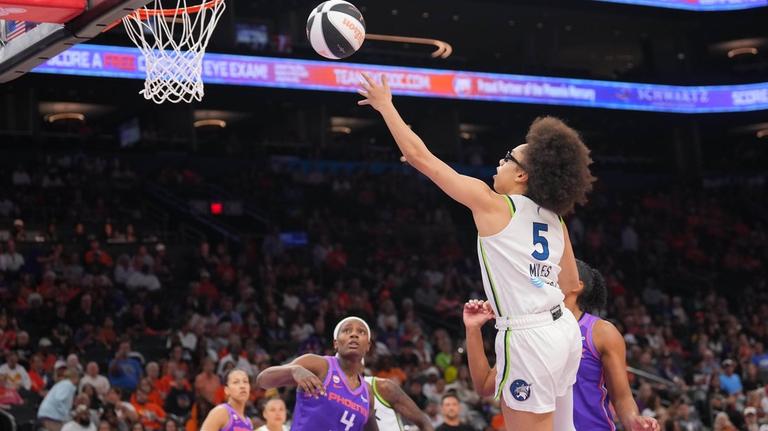 Courtney Williams pours in 30 as WNBA-best Lynx thrash Mercury 