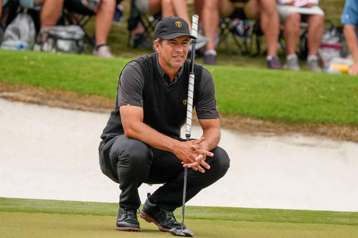  International Team golfer Adam Scott lines up his putt on the first green during the singles match play of the Presidents Cup golf tournament at Quail Hollow Club. Jim Dedmon-Imagn Images