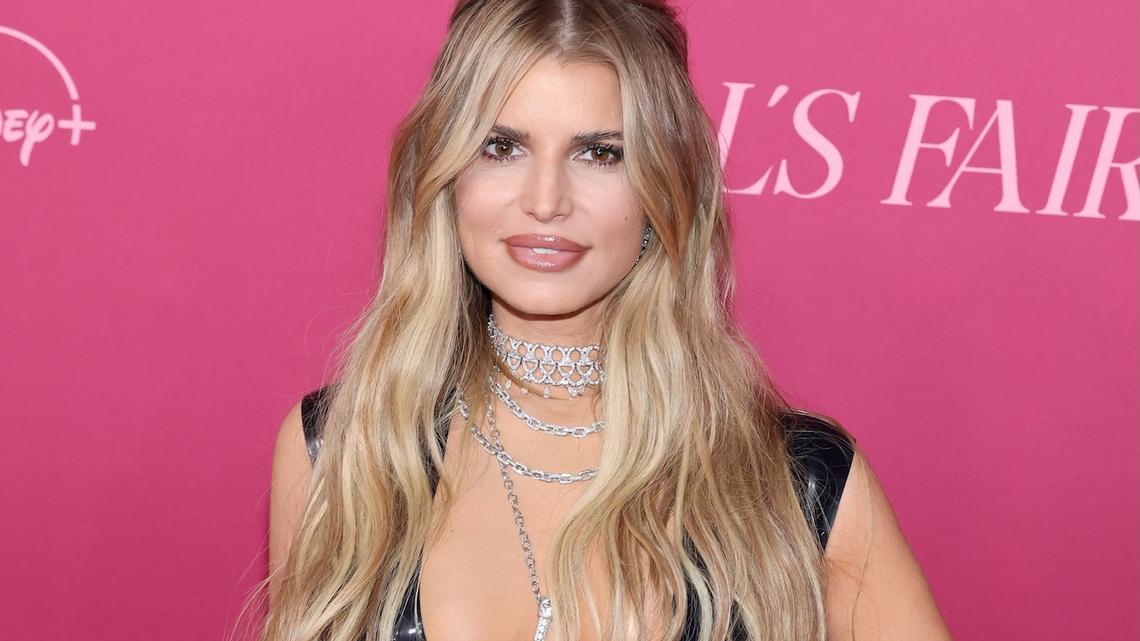 Jessica Simpson Defends Flying 1st Class With Her 3 Kids in Coach 