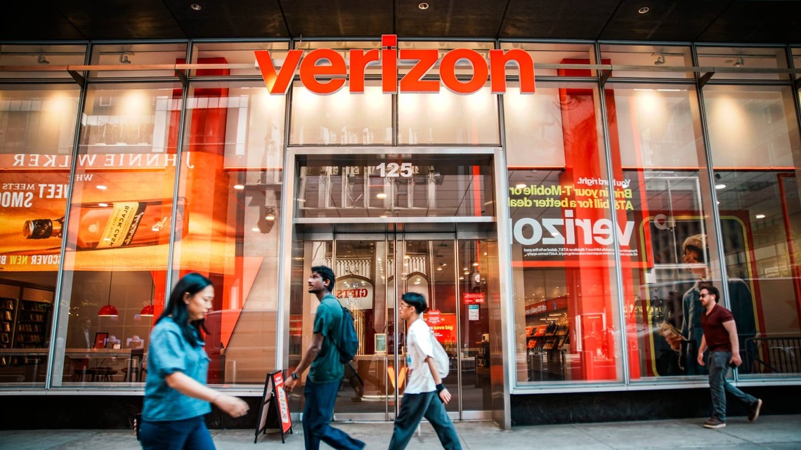 AT&T gains upper hand as Verizon loses $47M FCC fine case 