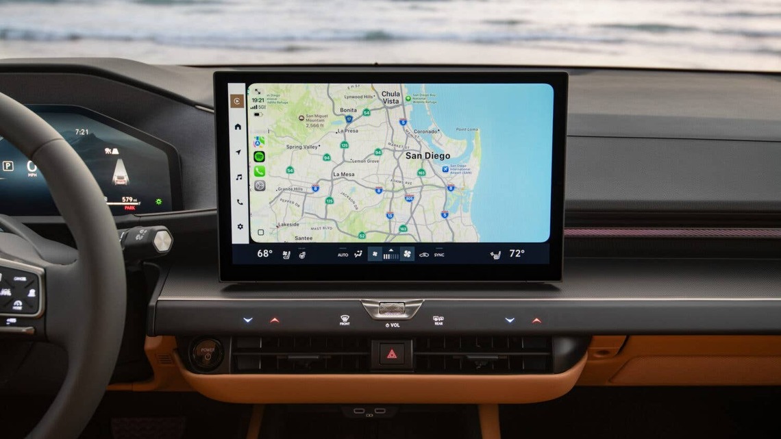 Lexus Put Real Buttons Back in the ES And Hid Them Under a Surface That Looks Like Glass 