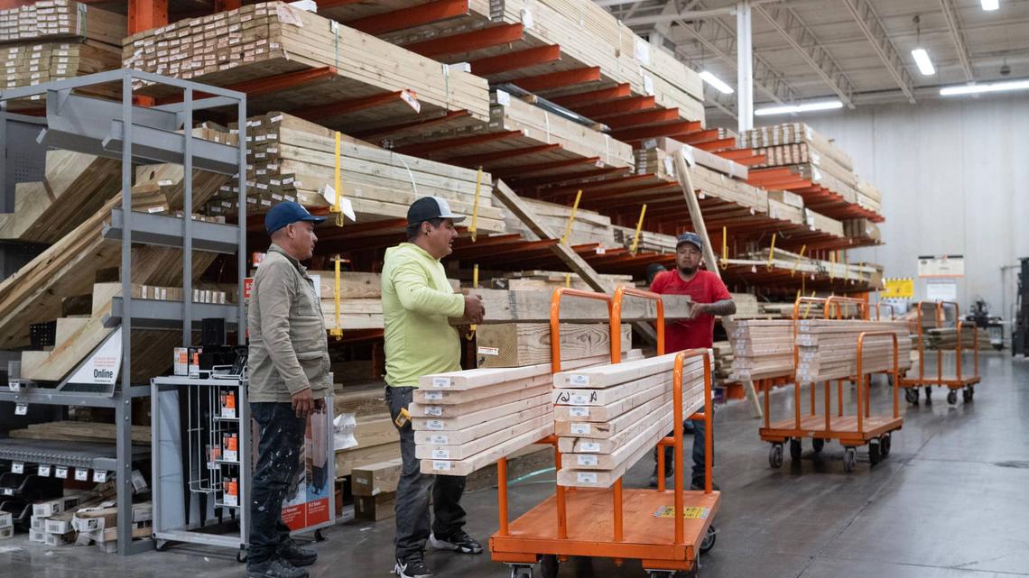 Home Depot sees customers pull back spending on large projects 