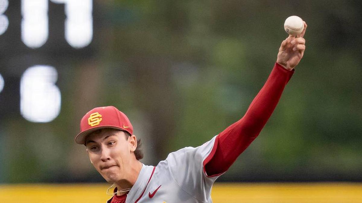  USC pitcher Mason Edwards throws a pitch as the Oregon Ducks host the USC Trojans on May 14, 2026, in Eugene, Oregon. | Ben Lonergan/The Register-Guard / USA TODAY NETWORK via Imagn Images 