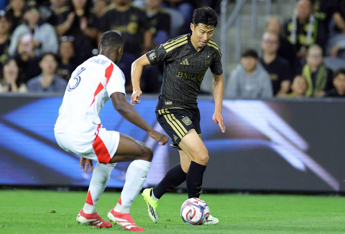  Son Heung-Min of the Los Angeles FC controls the ball against the FC Dallas in the first half at BMO Stadium. Photo by Ronald Martinez/Getty Images