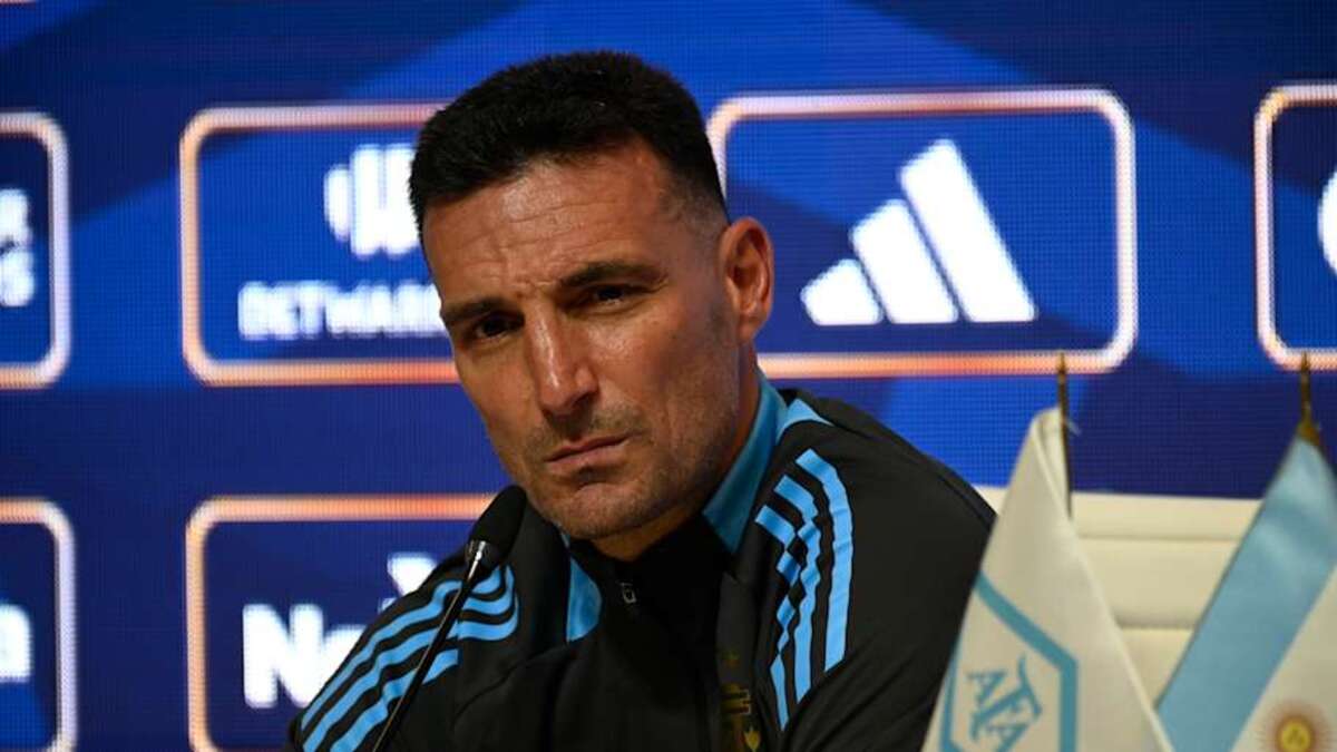  Lionel Scaloni has provided an update on Messi's condition. | IMAGO/NurPhoto 