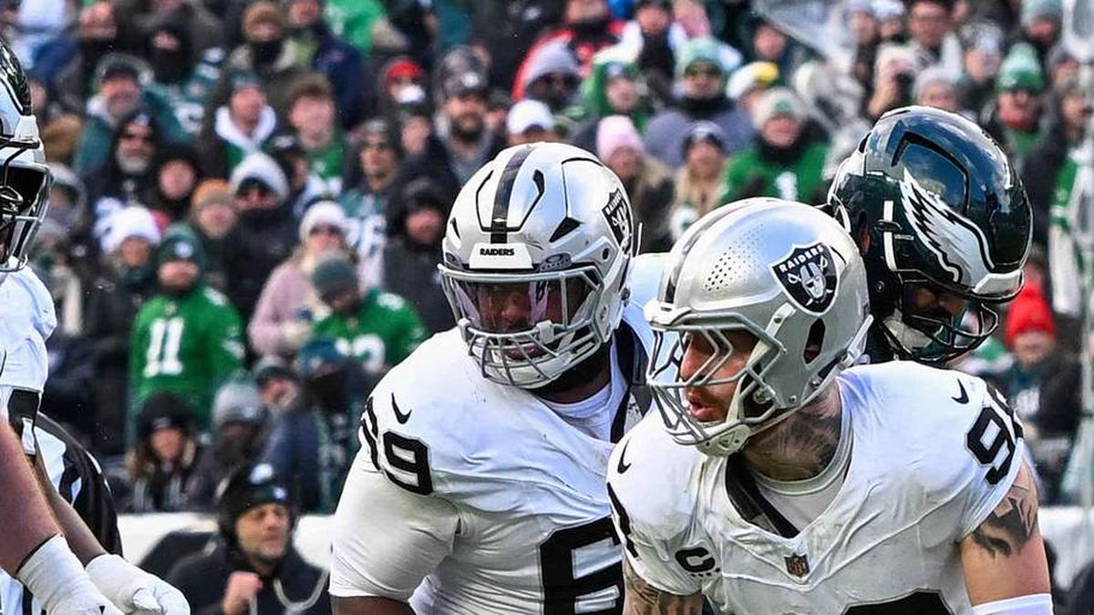  Dec 14, 2025; Philadelphia, Pennsylvania, USA; Las Vegas Raiders defensive end Maxx Crosby (98) celebrates his sacks of Philadelphia Eagles quarterback Jalen Hurts (1) during the second quarter at Lincoln Financial Field. Mandatory Credit: Eric Hartline-Imagn Images | Eric Hartline-Imagn Images 