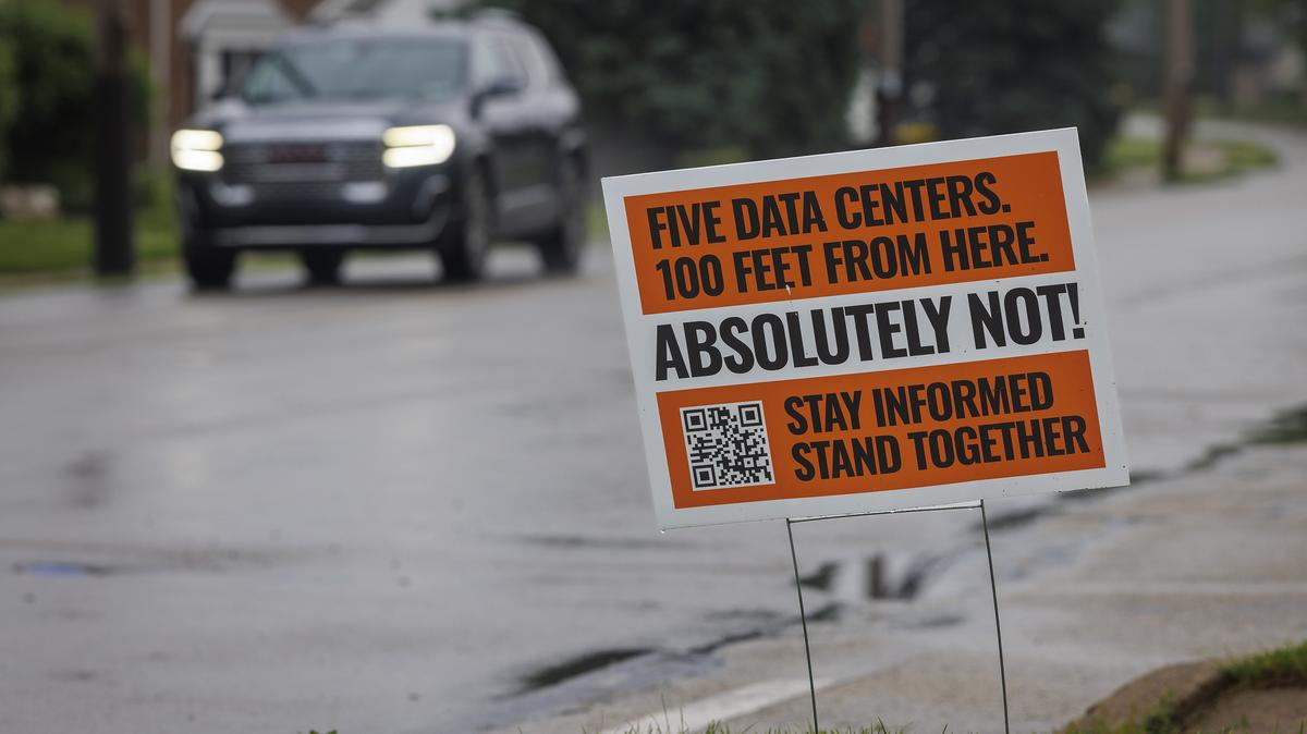 Lawn sign along Crooked Lane in King of Prussia, Pa., on May 27, 2026. Some residents are standing in opposition to building a data center in their community. (Alejandro A Alvarez/The Philadelphia Inquirer/TNS)