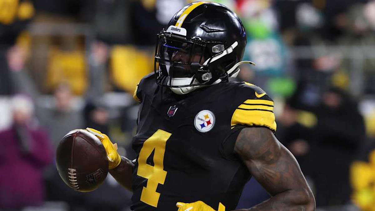  Dec 15, 2025; Pittsburgh, Pennsylvania, USA; Pittsburgh Steelers wide receiver DK Metcalf (4) scores a touchdown in the third quarter against the Miami Dolphins at Acrisure Stadium. Mandatory Credit: Charles LeClaire-Imagn Images | Charles LeClaire-Imagn Images 