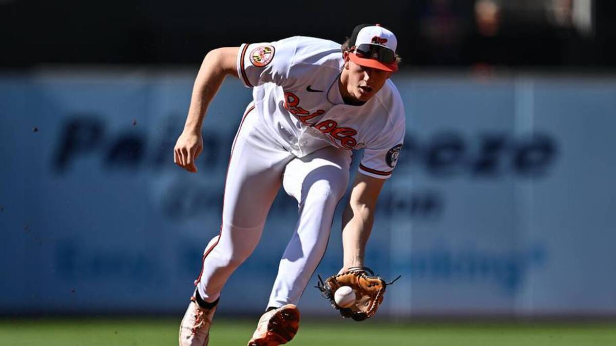  Baltimore Orioles infielder Coby Mayo (16) fields a ground ball in the second inning against the Toronto Blue Jays at Oriole Park at Camden Yards. | Jamie Sabau-Imagn Images 